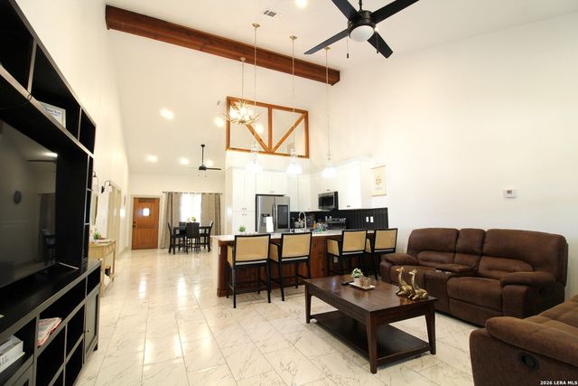 101 County Road 135, Floresville, TX 78114