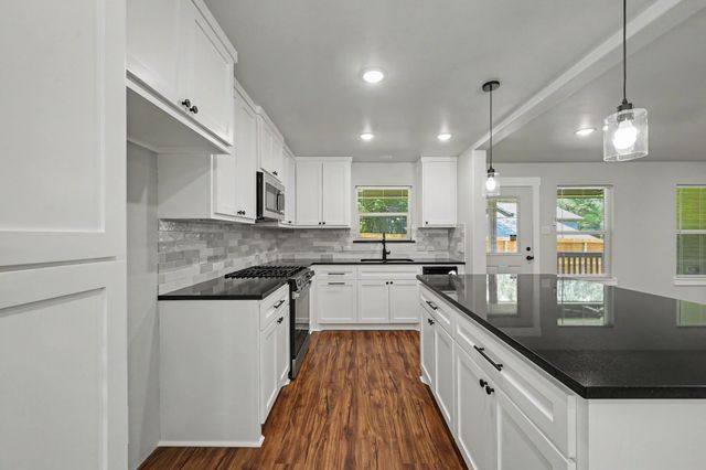 116 Sun City Lane, Conroe, TX 77304