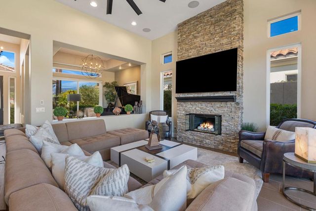 210 Gold Canyon Drive, Palm Desert, CA 92211