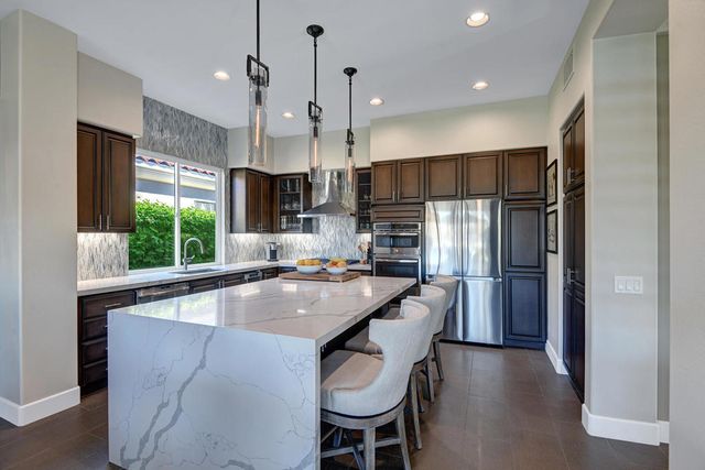 210 Gold Canyon Drive, Palm Desert, CA 92211