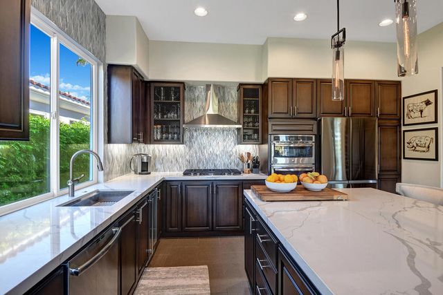210 Gold Canyon Drive, Palm Desert, CA 92211