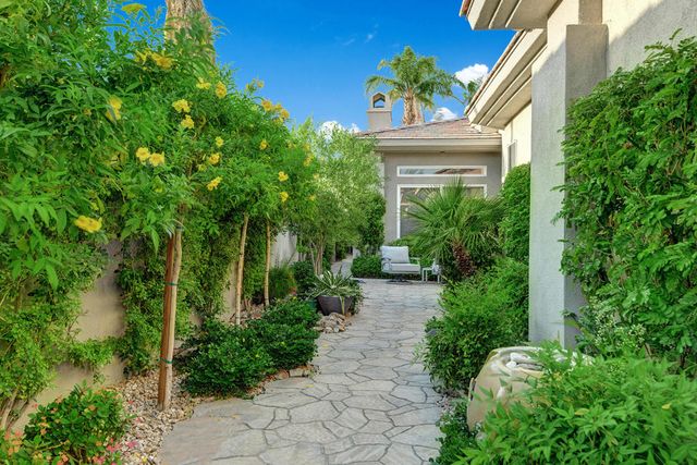 210 Gold Canyon Drive, Palm Desert, CA 92211