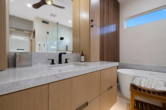 210 Gold Canyon Drive, Palm Desert, CA 92211