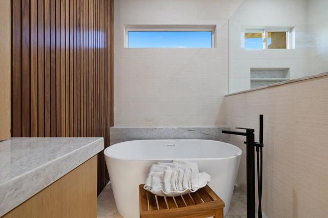 210 Gold Canyon Drive, Palm Desert, CA 92211