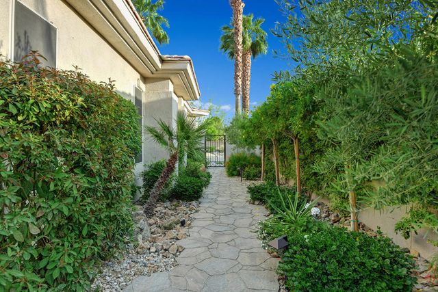 210 Gold Canyon Drive, Palm Desert, CA 92211