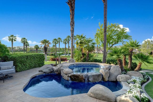 210 Gold Canyon Drive, Palm Desert, CA 92211