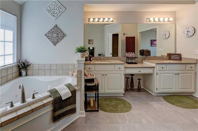 2116 NE 91st Terrace, Kansas City, MO 64155