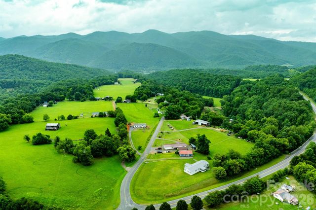 755 Fairview Loop, Hot Springs, NC 28743