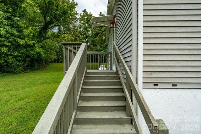 755 Fairview Loop, Hot Springs, NC 28743