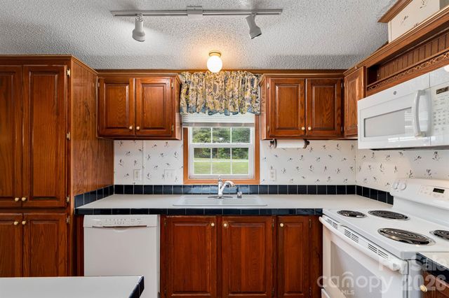 755 Fairview Loop, Hot Springs, NC 28743