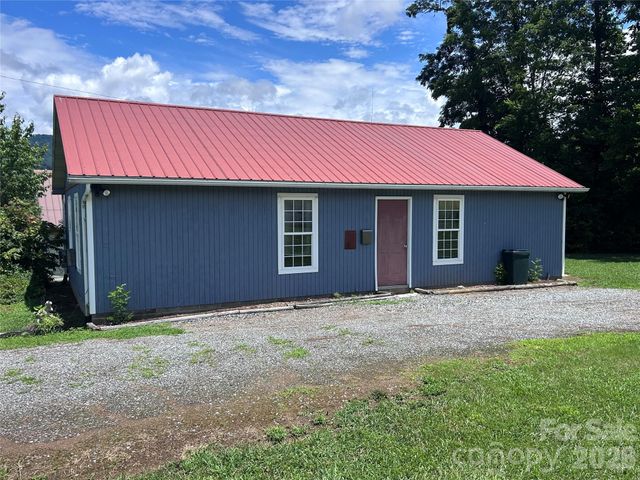 755 Fairview Loop, Hot Springs, NC 28743