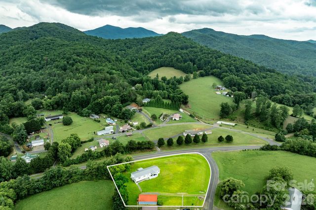 755 Fairview Loop, Hot Springs, NC 28743