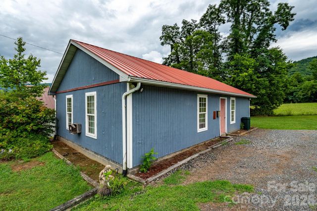 755 Fairview Loop, Hot Springs, NC 28743