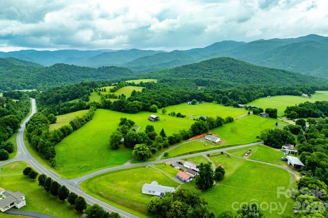 755 Fairview Loop, Hot Springs, NC 28743