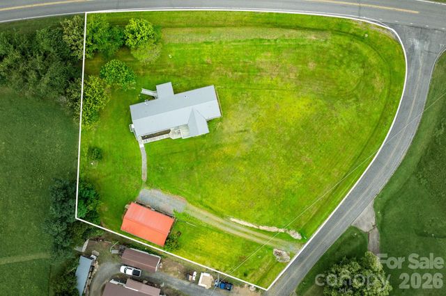 755 Fairview Loop, Hot Springs, NC 28743