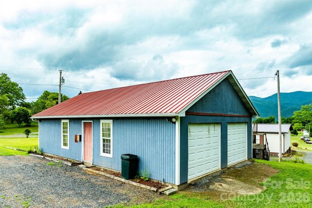 755 Fairview Loop, Hot Springs, NC 28743