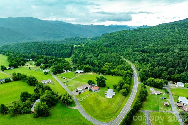 755 Fairview Loop, Hot Springs, NC 28743
