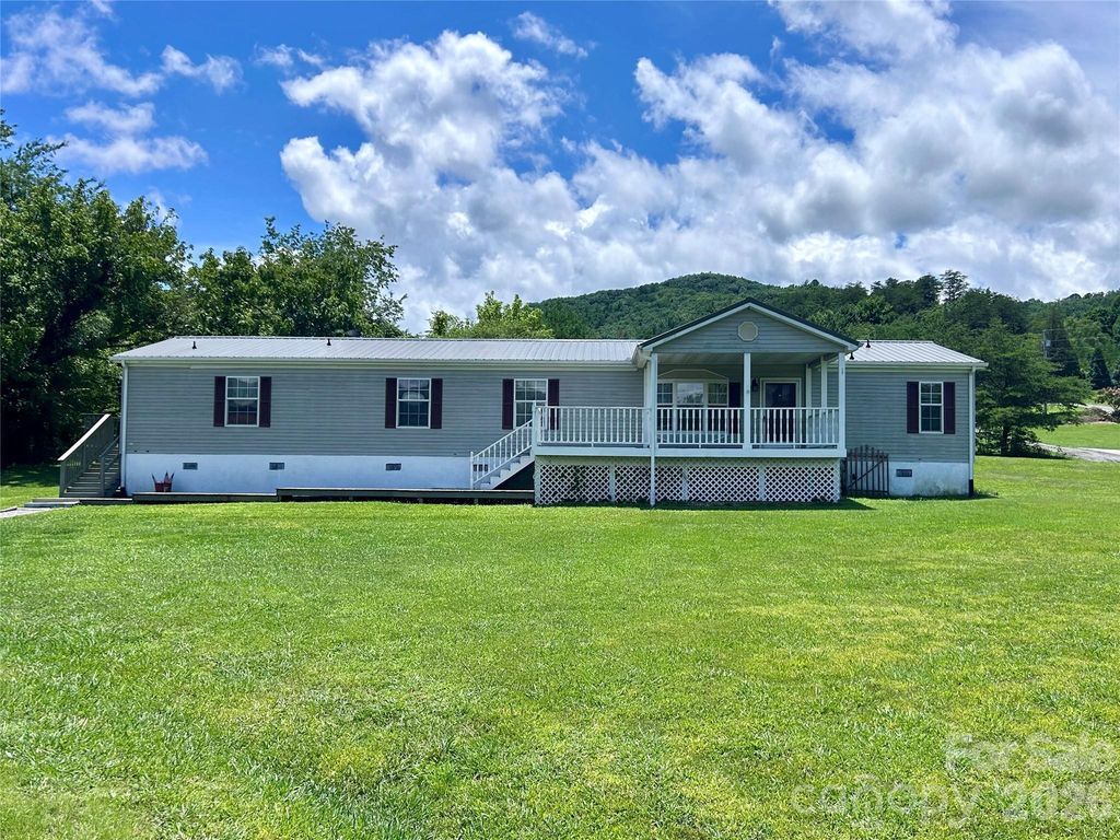 755 Fairview Loop, Hot Springs, NC 28743