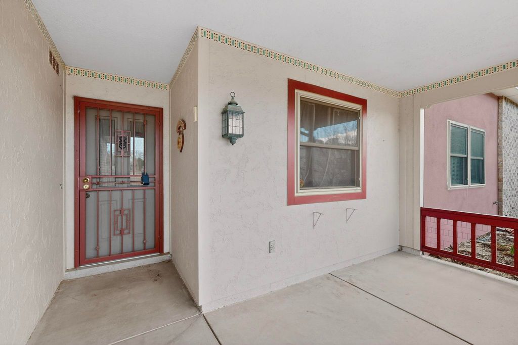 Image 3 of property listing at 6383 Roadrunner Loop NE, Rio Rancho, NM 87144
