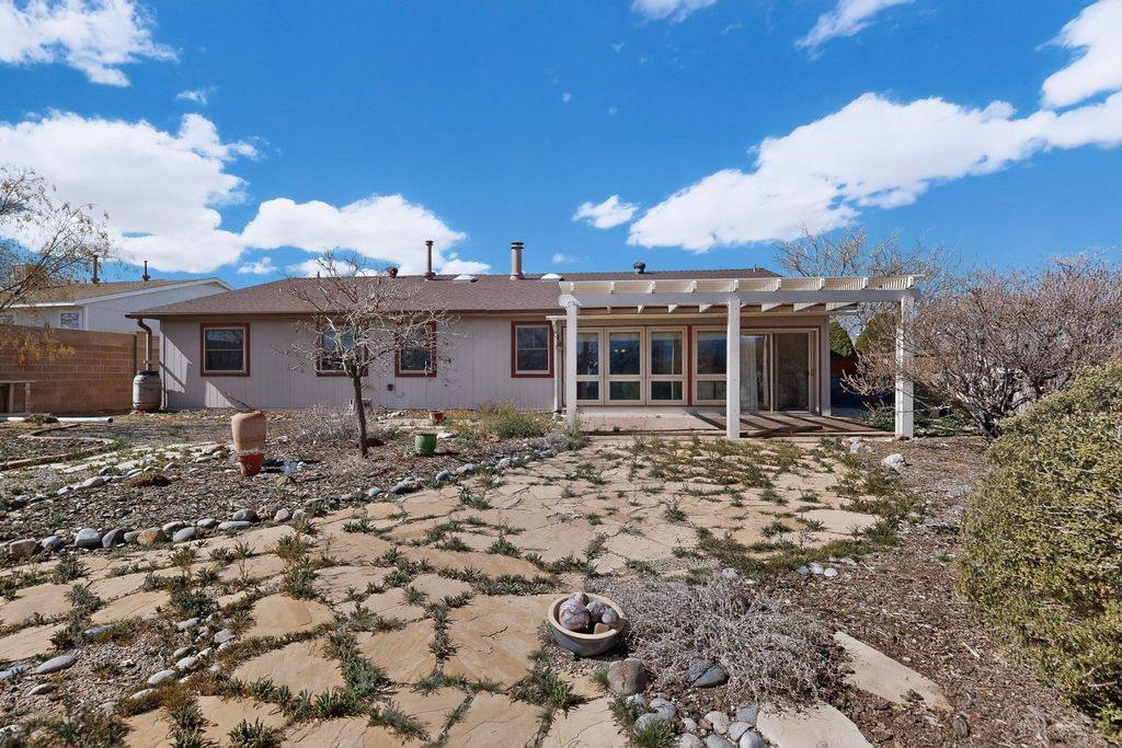 Image 40 of property listing at 6383 Roadrunner Loop NE, Rio Rancho, NM 87144