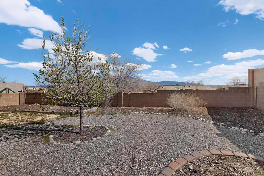 Image 44 of property listing at 6383 Roadrunner Loop NE, Rio Rancho, NM 87144