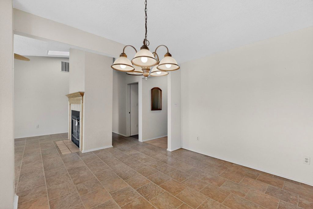 Image 7 of property listing at 6383 Roadrunner Loop NE, Rio Rancho, NM 87144