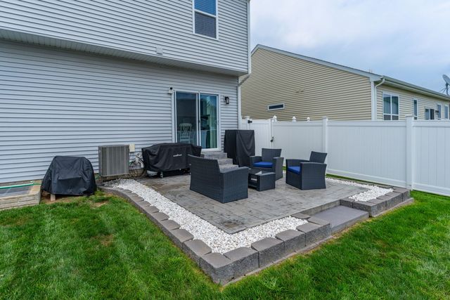 610 17th Avenue, Silvis, IL 61282