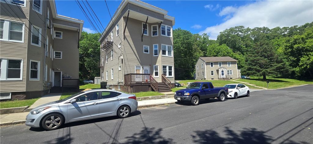 324 Fourth Avenue 3R, Woonsocket, RI 02895
