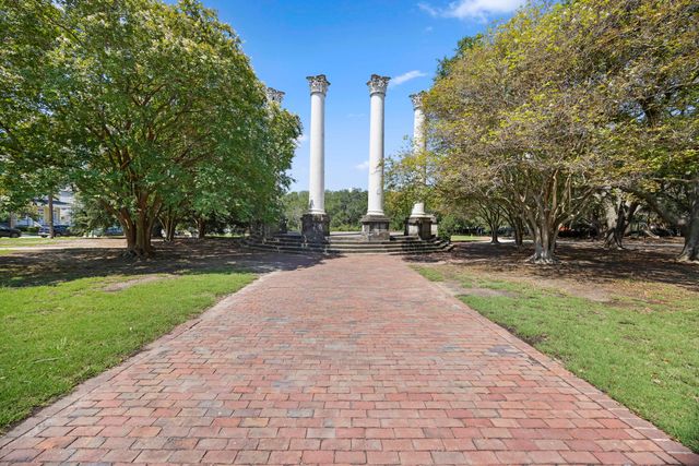 1 Bennett Bennett 3, Charleston, SC 29401