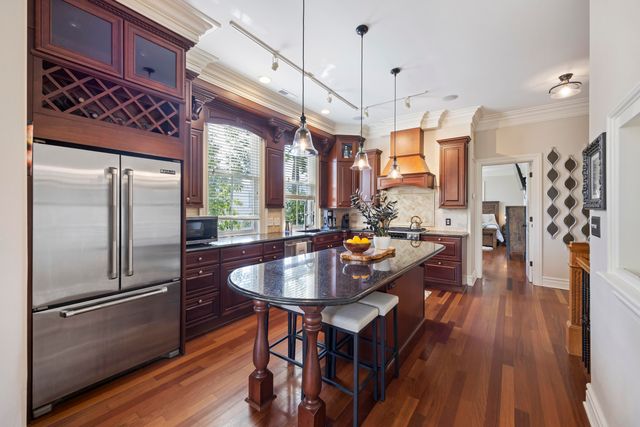 1 Bennett Bennett 3, Charleston, SC 29401