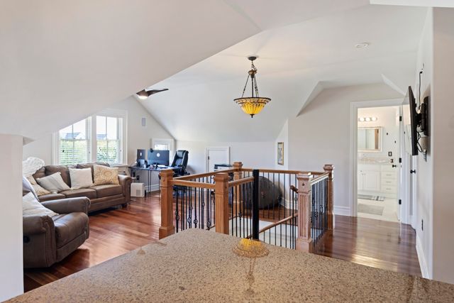 1 Bennett Bennett 3, Charleston, SC 29401
