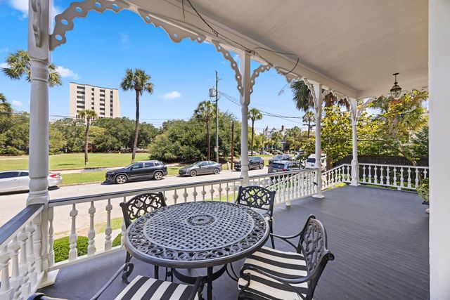 1 Bennett Bennett 3, Charleston, SC 29401