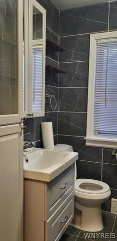 240 78th Street, Niagara Falls, NY 14304