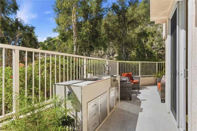1872 Caminito De La Narcissa, Glendale, CA 91208