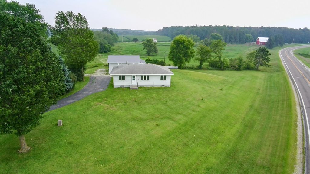 7320 90th Street SE, Stewartville, MN 55976