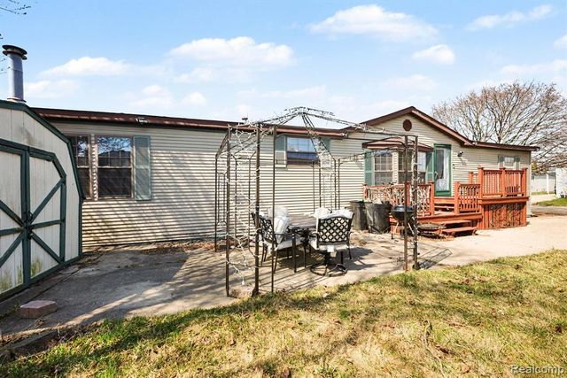 23312 Crystal Dr, Clinton Township, MI 48036