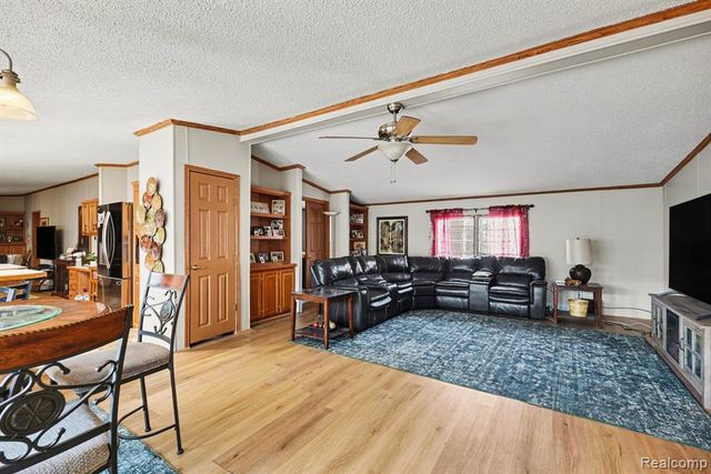 23312 Crystal Dr, Clinton Township, MI 48036