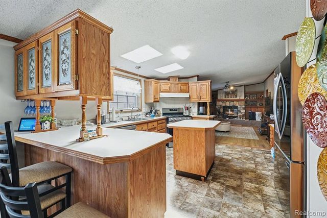 23312 Crystal Dr, Clinton Township, MI 48036