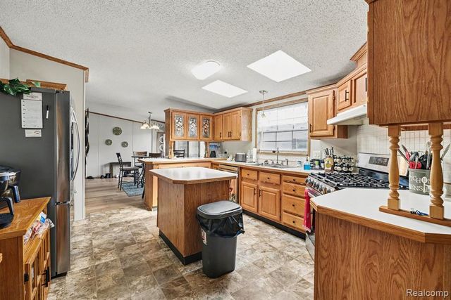 23312 Crystal Dr, Clinton Township, MI 48036