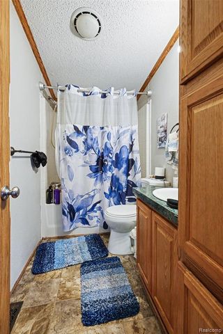23312 Crystal Dr, Clinton Township, MI 48036