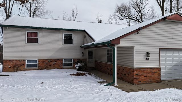 1535 Kings Crown Court, Wixom, MI 48393