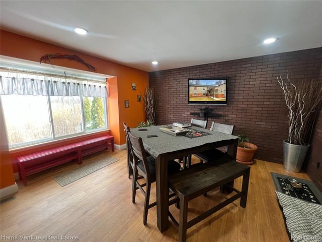 1535 Kings Crown Court, Wixom, MI 48393