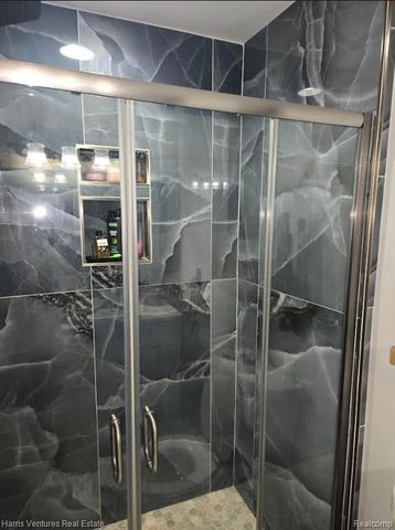 1535 Kings Crown Court, Wixom, MI 48393