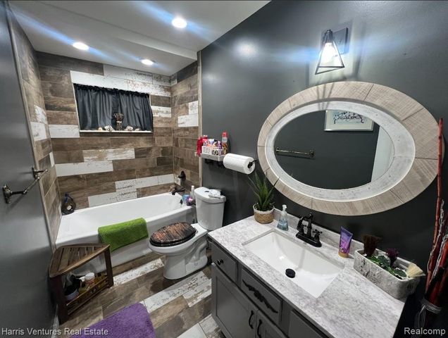 1535 Kings Crown Court, Wixom, MI 48393