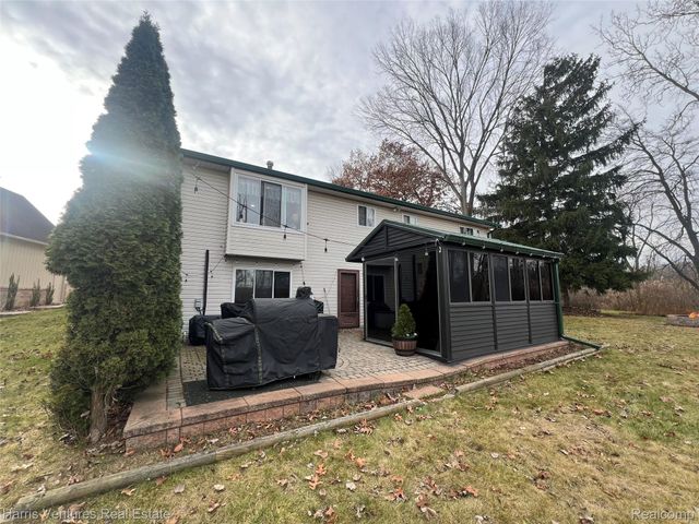 1535 Kings Crown Court, Wixom, MI 48393