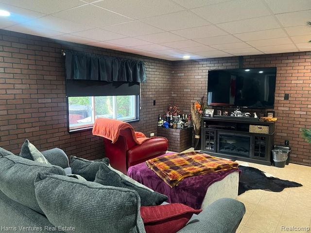 1535 Kings Crown Court, Wixom, MI 48393