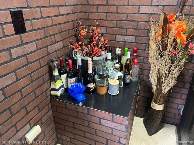 1535 Kings Crown Court, Wixom, MI 48393