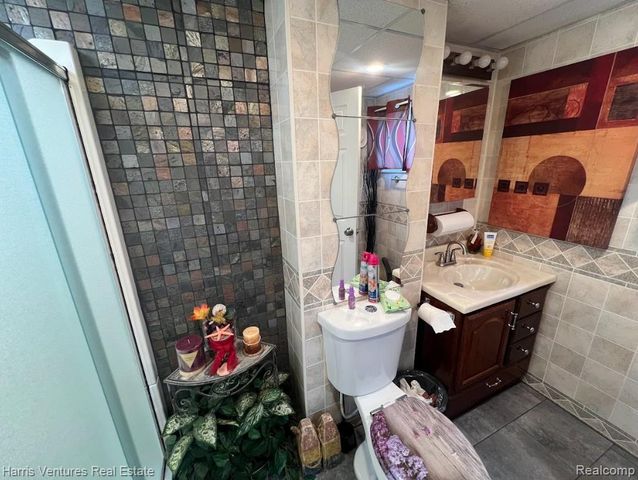 1535 Kings Crown Court, Wixom, MI 48393