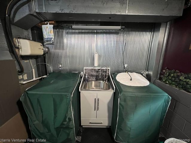 1535 Kings Crown Court, Wixom, MI 48393