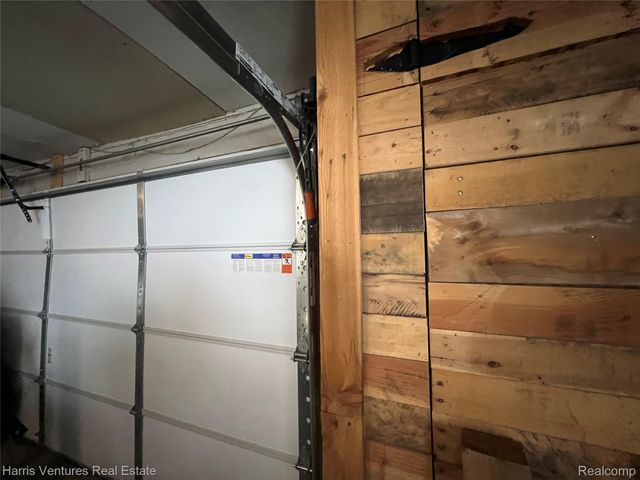 1535 Kings Crown Court, Wixom, MI 48393